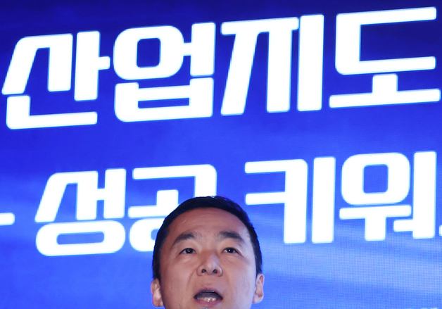 AI 토큰 관련 강연하는 김지현 SK AI위원회 부사장