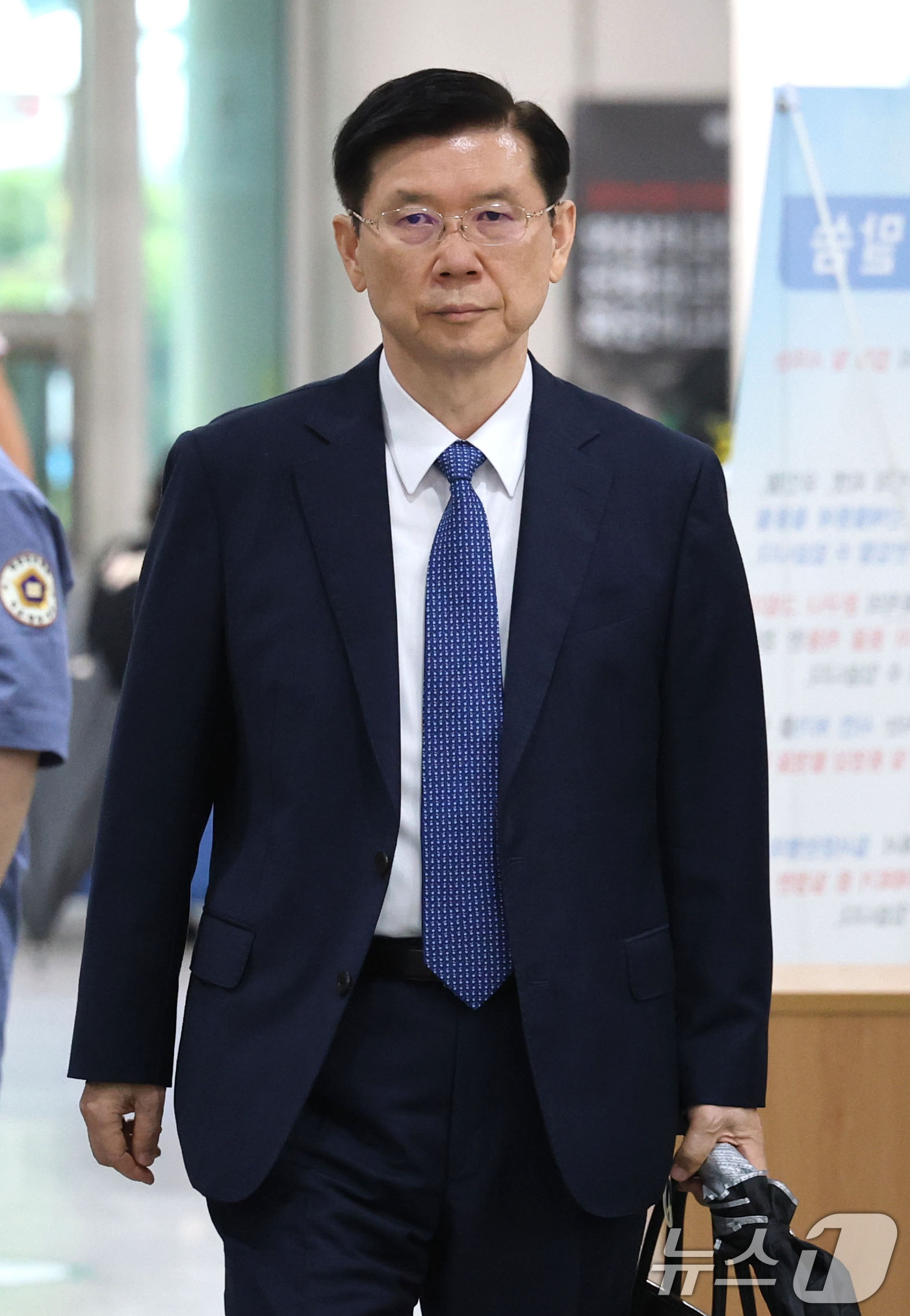 (서울=뉴스1) 이광호 기자 = 고위공직자범죄수사처의 윤석열 전 대통령 체포영장 집행을 방해한 혐의로 기소된 박종준 전 대통령경호처장이 9일 오후 서울 서초구 서울중앙지방법원에서 …