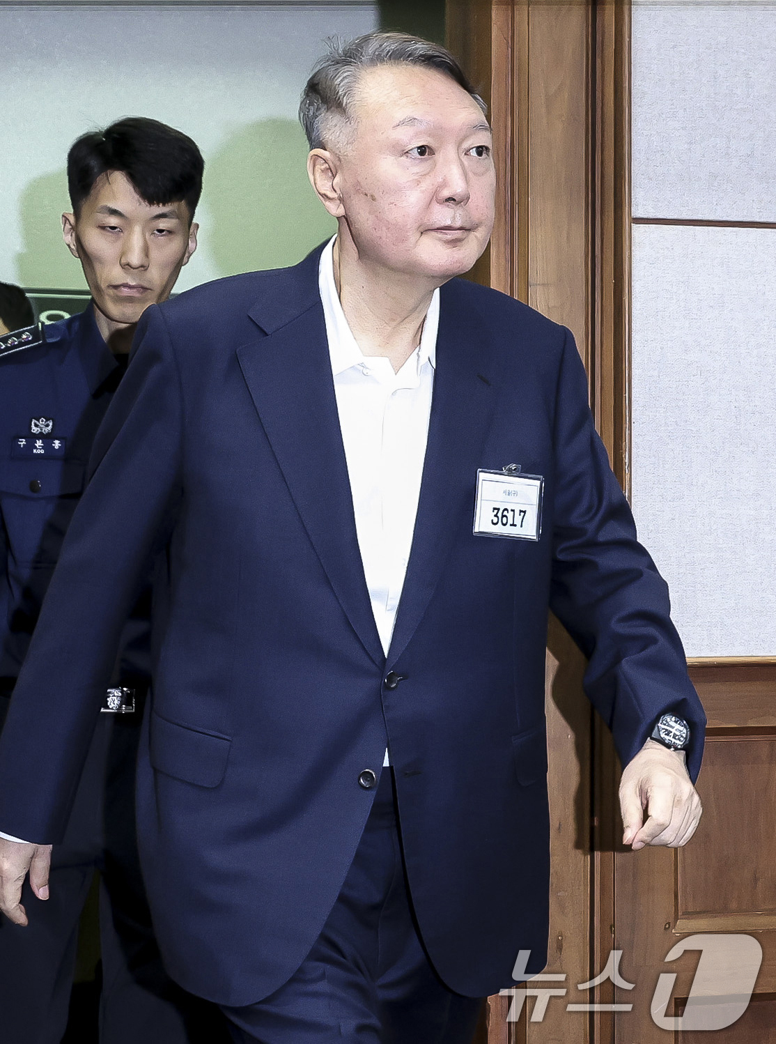 (서울=뉴스1) = 공수처 체포 방해 등 혐의를 받는 윤석열 대통령이 9일 대법원 징역 7년 실형 판결을 받았다.사진은 윤 전 대통령이 지난해 9월 26일 서울 서초구 서울중앙지법 …