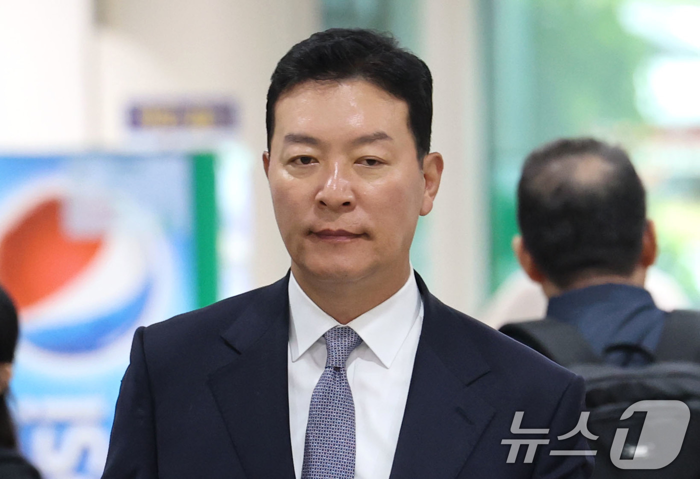 (서울=뉴스1) 이광호 기자 = 고위공직자범죄수사처의 윤석열 전 대통령 체포영장 집행을 방해한 혐의로 기소된 김성훈 전 경호처 차장이 9일 오후 서울 서초구 서울중앙지방법원에서 열 …