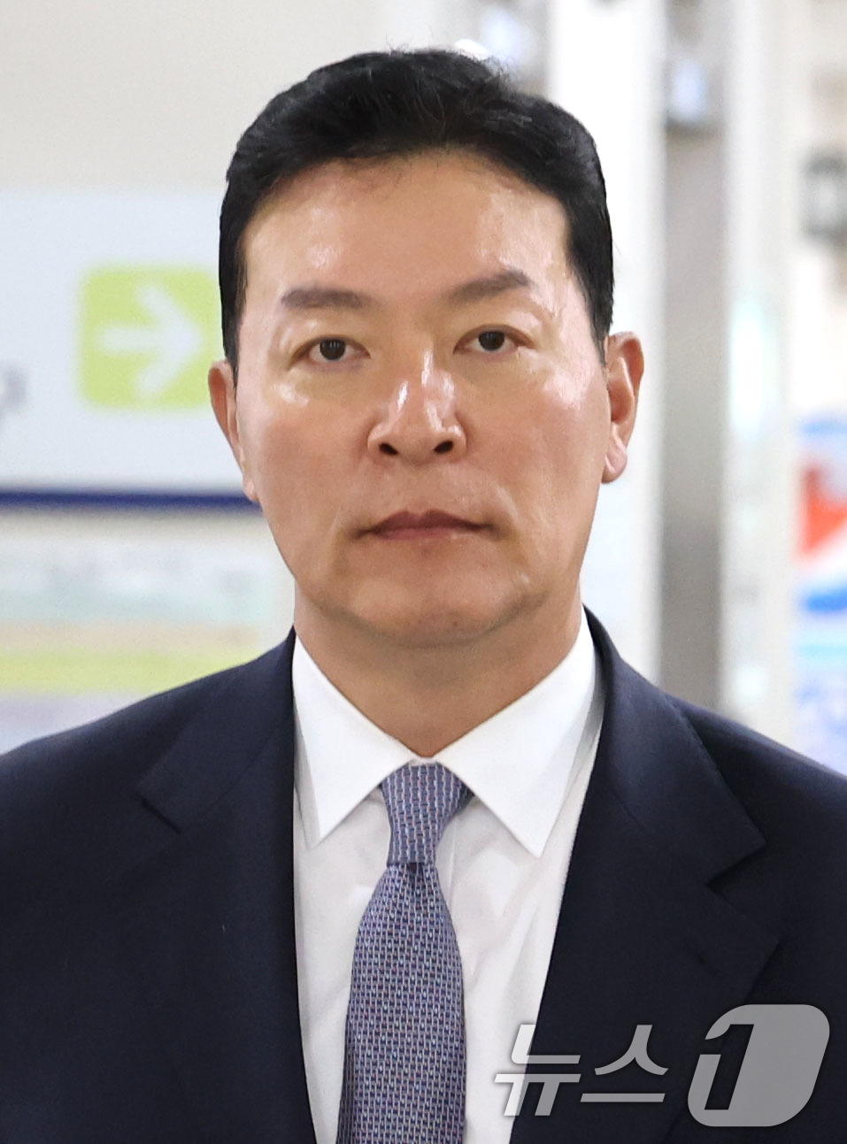 (서울=뉴스1) 이광호 기자 = 고위공직자범죄수사처의 윤석열 전 대통령 체포영장 집행을 방해한 혐의로 기소된 김성훈 전 경호처 차장이 9일 오후 서울 서초구 서울중앙지방법원에서 열 …