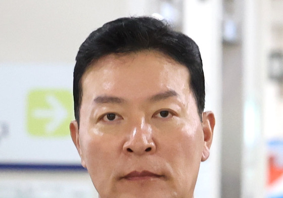 '尹체포 저지' 혐의 김성훈 전 경호처 차장 법원 출석