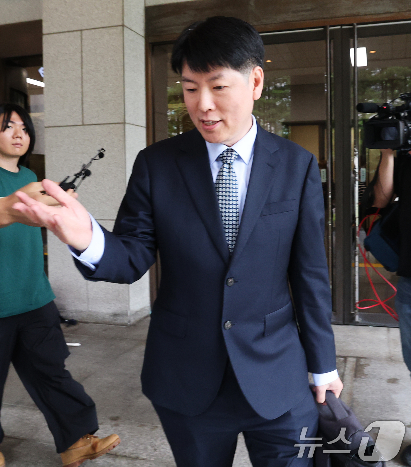 (서울=뉴스1) 오대일 기자 = 내란 특검팀 수사팀장인 장준호 성남지청장이 9일 오후 서울 서초구 대법원 대심판정에서 열린 윤석열 전 대통령의 고위공직자범죄수사처(공수처) 체포방해 …