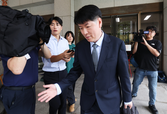 대법원 선고 후 법정 나서는 장준호 내란특검 수사팀장