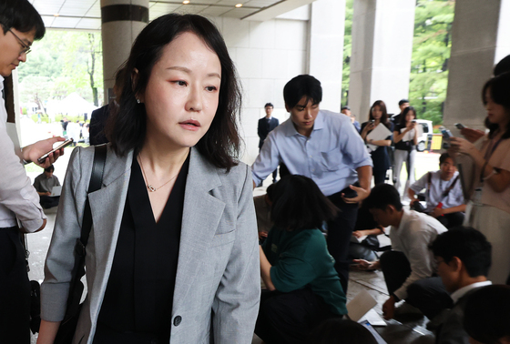 대법원 나서는 尹측 유정화 변호사