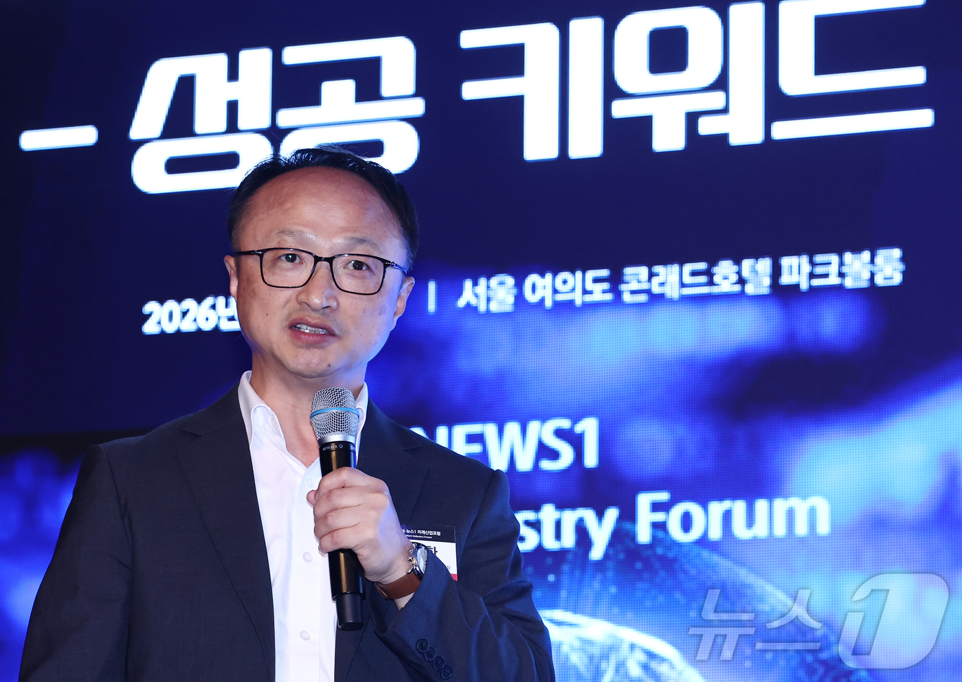 (서울=뉴스1) 김민지 기자 = 김석환 현대로템 RH사업부 로봇AX사업실장이 9일 오후 서울 여의도 콘래드호텔에서 열린 뉴스1 미래산업포럼(NFIF)에서 '미래전장의 피지컬AI와 …