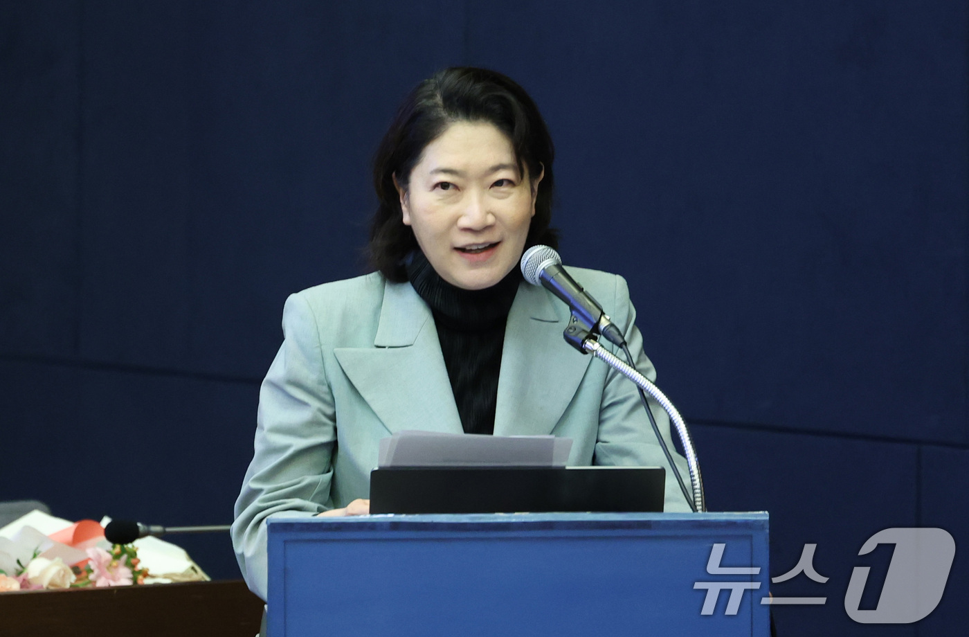 (서울=뉴스1) 박지혜 기자 = 최샛별 한국사회학회 회장이 9일 서울 중구 대한상공회의소에서 '리서치의 날'을 맞아 열린 '비 더 넥스트 : 영 탤런트 심포지엄'에서 축사를 하고 …