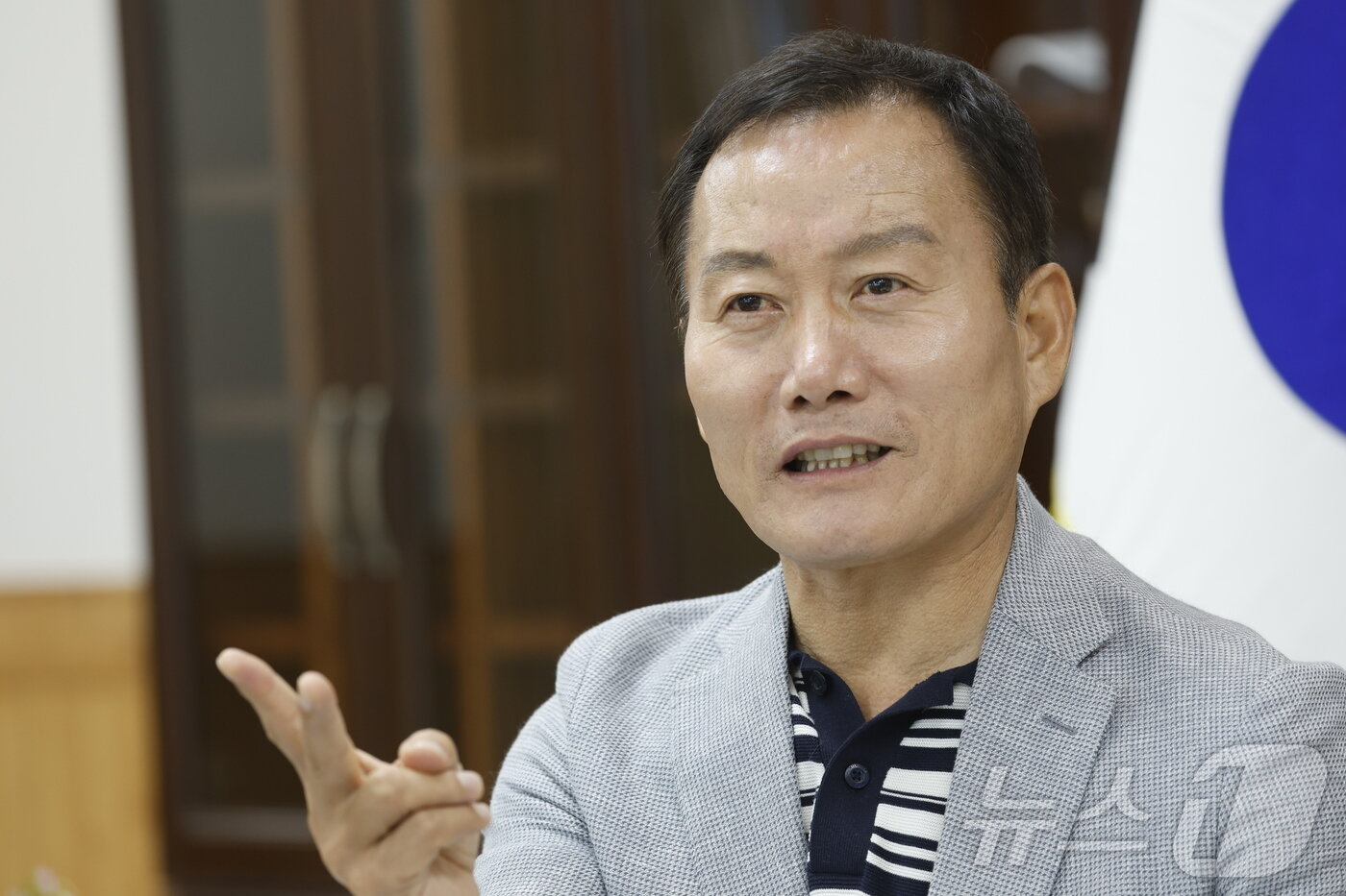 본문 이미지 - 김태성 신안군수가 8일 신안 군청에서 뉴스1과 인터뷰를 하고 있다. ⓒ 뉴스1 김태성 기자