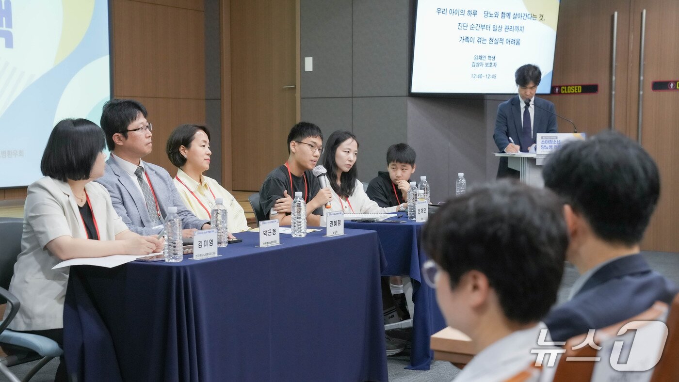 본문 이미지 - 질병관리청이 지난 8일 '소아청소년 당뇨병 현황과 대책'을 주제로 서울대병원에서 마련한 '출입기자단 아카데미'에 참여한 임채언 군.(질병관리청 제공)
