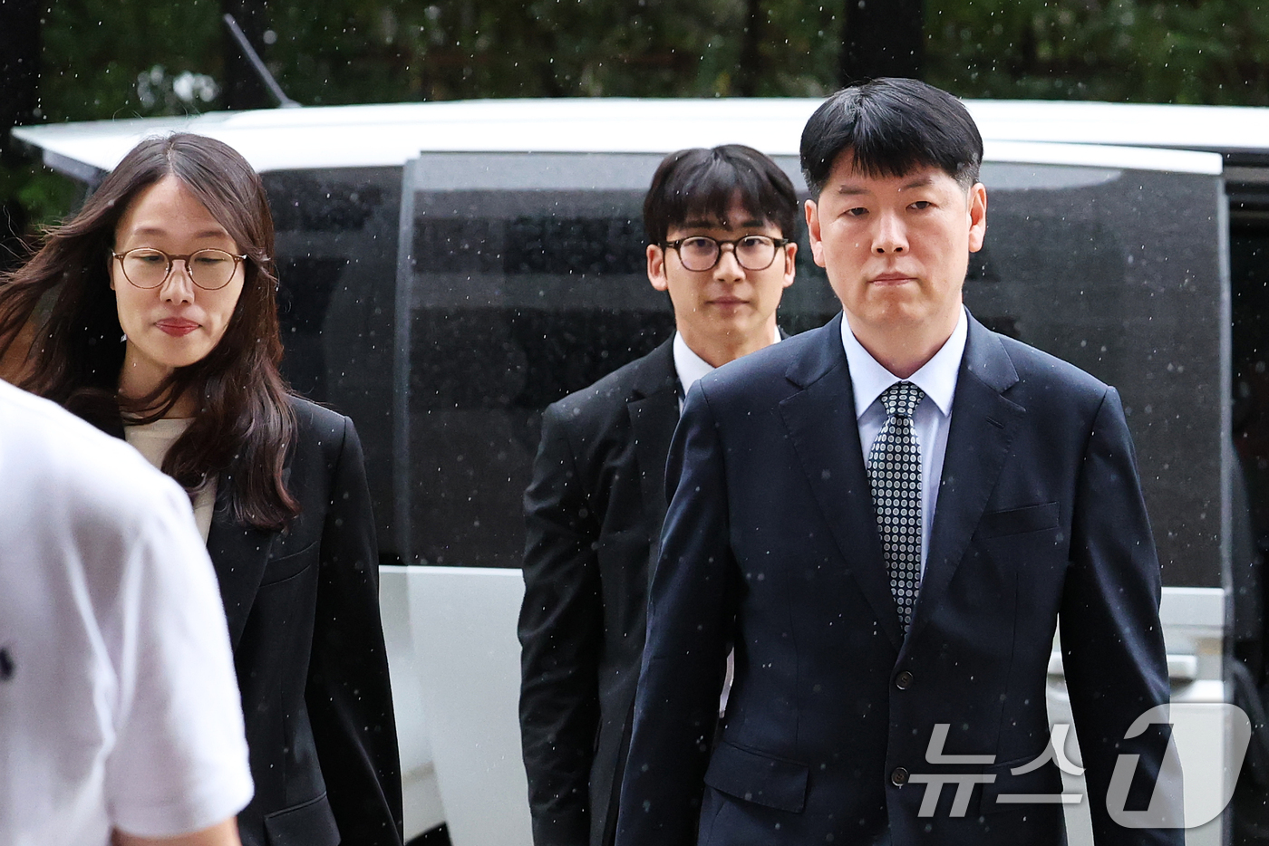 (서울=뉴스1) 오대일 기자 = 내란 특검팀 수사팀장인 장준호 성남지청장(오른쪽부터)과 유승재, 장지영 검사가 9일 오후 서울 서초구 대법원 대심판정에서 열린 윤석열 전 대통령의 …