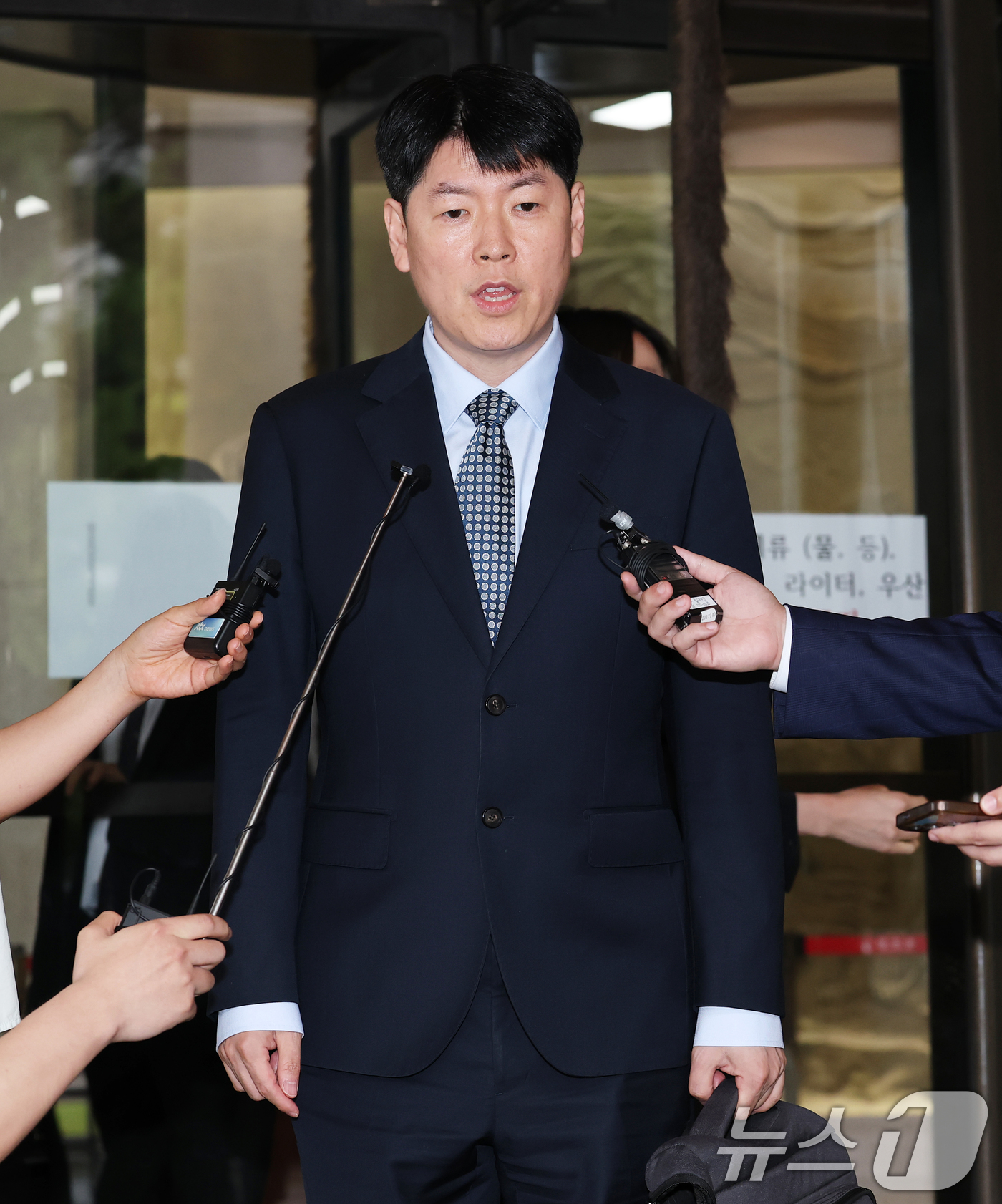 (서울=뉴스1) 오대일 기자 = 내란 특검팀 수사팀장인 장준호 성남지청장이 9일 오후 서울 서초구 대법원 대심판정에서 열린 윤석열 전 대통령의 고위공직자범죄수사처(공수처) 체포방해 …