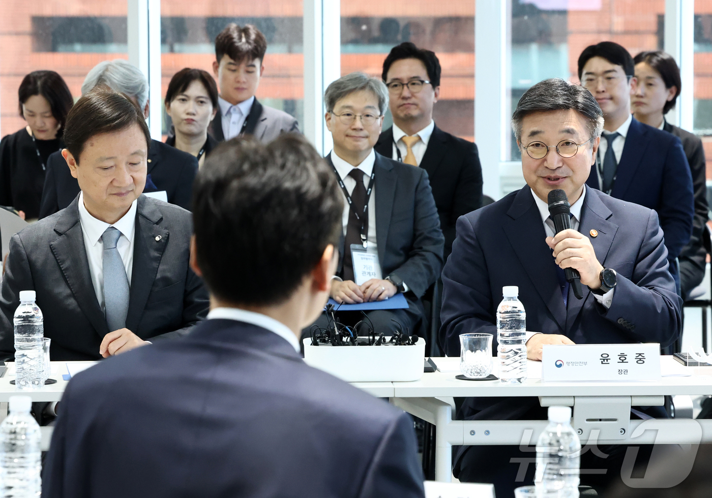 (서울=뉴스1) 최지환 기자 = 윤호중 행정안전부 장관이 9일 오후 서울 서초구 토스 신논현 사무실에서 열린 주민등록증 진위 확인 확대 업무협약식에서 발언하고 있다. 2026.7. …