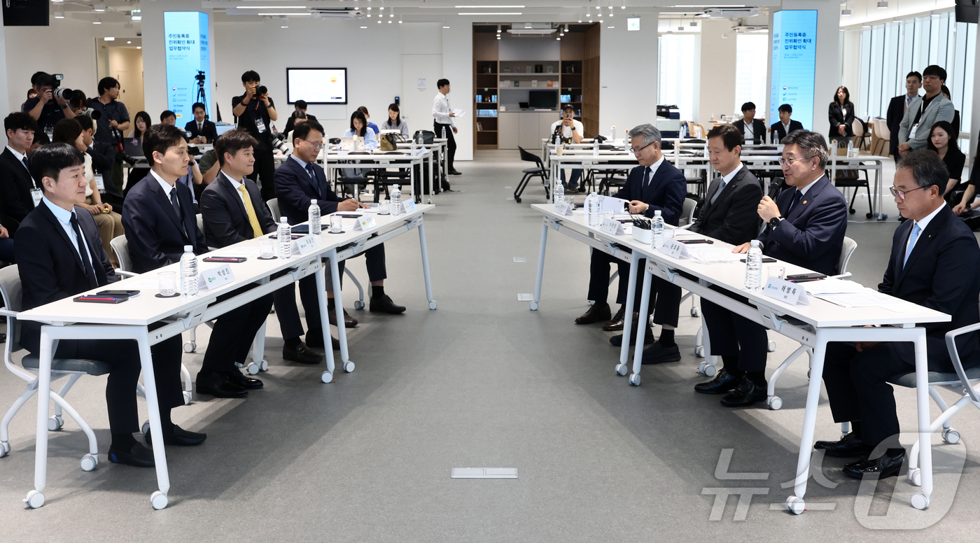 (서울=뉴스1) 최지환 기자 = 윤호중 행정안전부 장관이 9일 오후 서울 서초구 토스 신논현 사무실에서 열린 주민등록증 진위 확인 확대 업무협약식에서 발언하고 있다. 2026.7. …