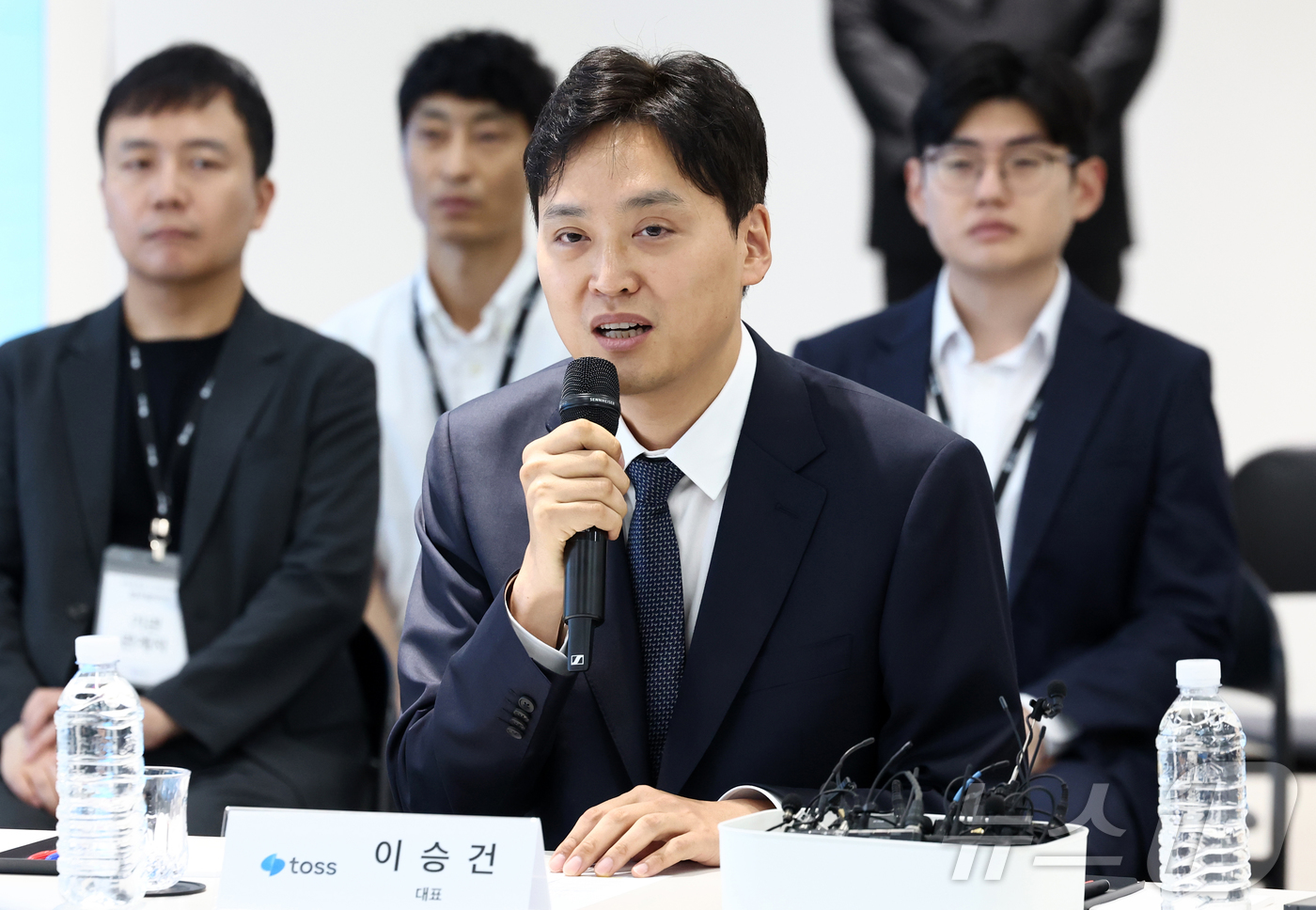 (서울=뉴스1) 최지환 기자 = 이승건 토스 대표가 9일 오후 서울 서초구 토스 신논현 사무실에서 열린 주민등록증 진위 확인 확대 업무협약식에서 발언하고 있다. 2026.7.9/뉴 …