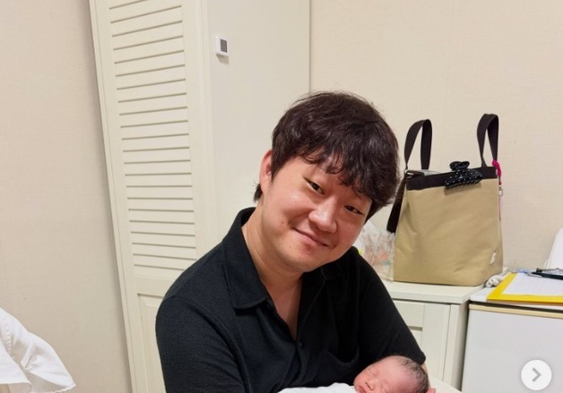 '피식대학' 정재형, 득남 "예정일보다 빨리 나왔지만 건강"…1000만원 기부