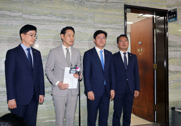 질의 답변하는 민주당 형사소송법TF