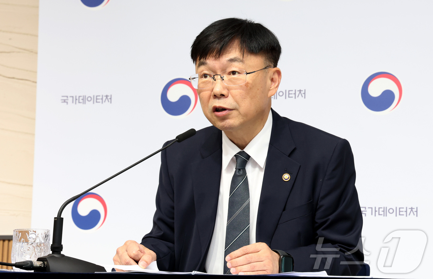 (세종=뉴스1) 김기남 기자 = 안형준 국가데이터처장이 지난 9일 세종시 정부세종청사에서 2026년 국가데이터처 하반기 주요 업무게획 내용을 발표하고 있다.국가데이터처는 국민의 삶 …
