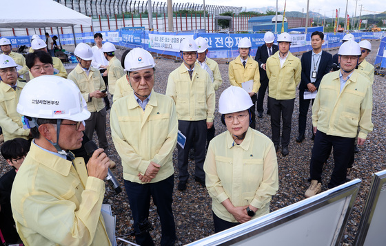 고양창릉지구 찾은 한성숙 총리·김윤덕 국토교통부 장관