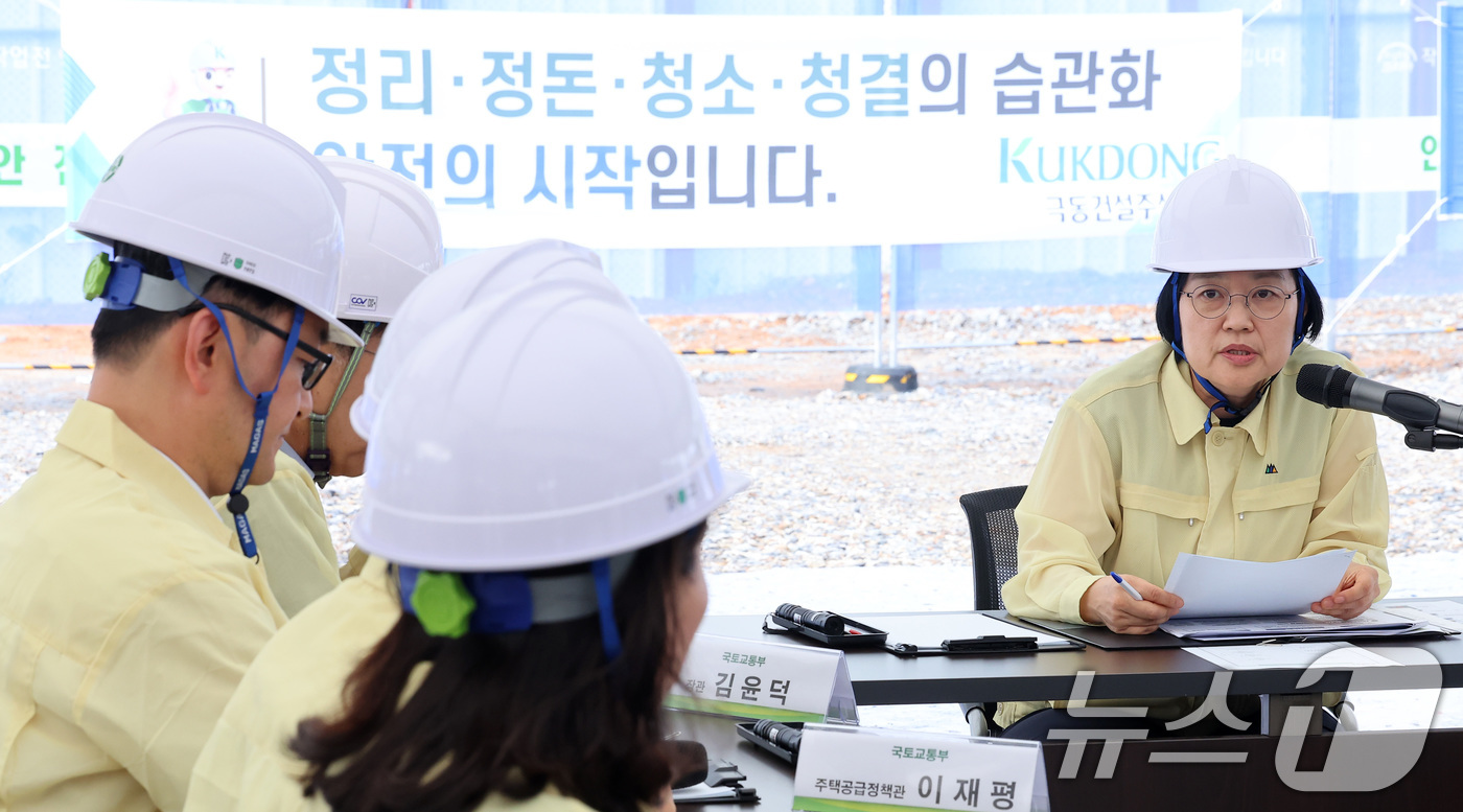 (고양=뉴스1) 김성진 기자 = 한성숙 국무총리가 9일 경기도 고양시 덕양구 고양창릉지구를 방문해 3기 신도시 조성현황에 대해 설명 들은 후 당부발언을 하고 있다. 2026.7.9 …