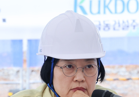 3기 신도시 추진 상황 설명 듣는 한성숙 총리