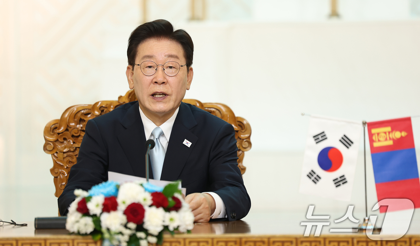 (울란바타르(몽골))=뉴스1) 이재명 기자 = 이재명 대통령이 9일(현지시간) 몽골 울란바타르 정부청사에서 열린 공동언론발표에서 발언을 하고 있다. 2026.7.9/뉴스1