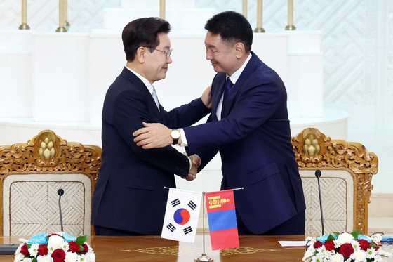 공동언론발표 마친 한-몽골 정상