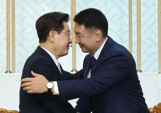 한-몽골 정상 '포옹'