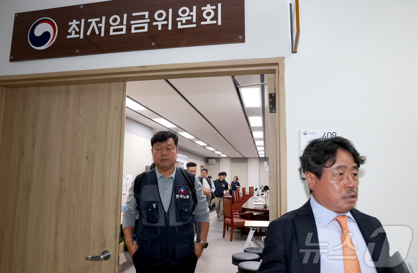 (세종=뉴스1) 김기남 기자 = 9일 세종시 정부세종청사 최저임금위원회에서 열린 2027년도 최저임금위원회 13차 전원회의에서 합의에 이르지 못하며 권순원 위원장, 류기섭 근로자위 …