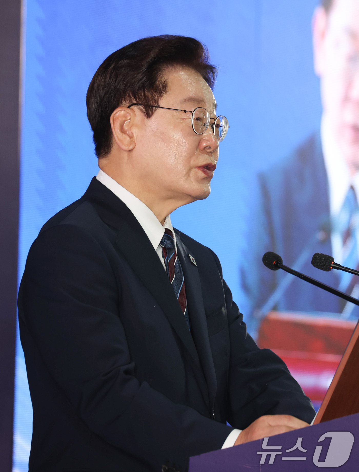 (울란바타르(몽골))=뉴스1) 이재명 기자 = 몽골을 국빈 방문 중인 이재명 대통령이 9일(현지시간) 울란바타르 한 호텔에서 열린 한-몽골 비즈니스 포럼에서 발언하고 있다. 202 …