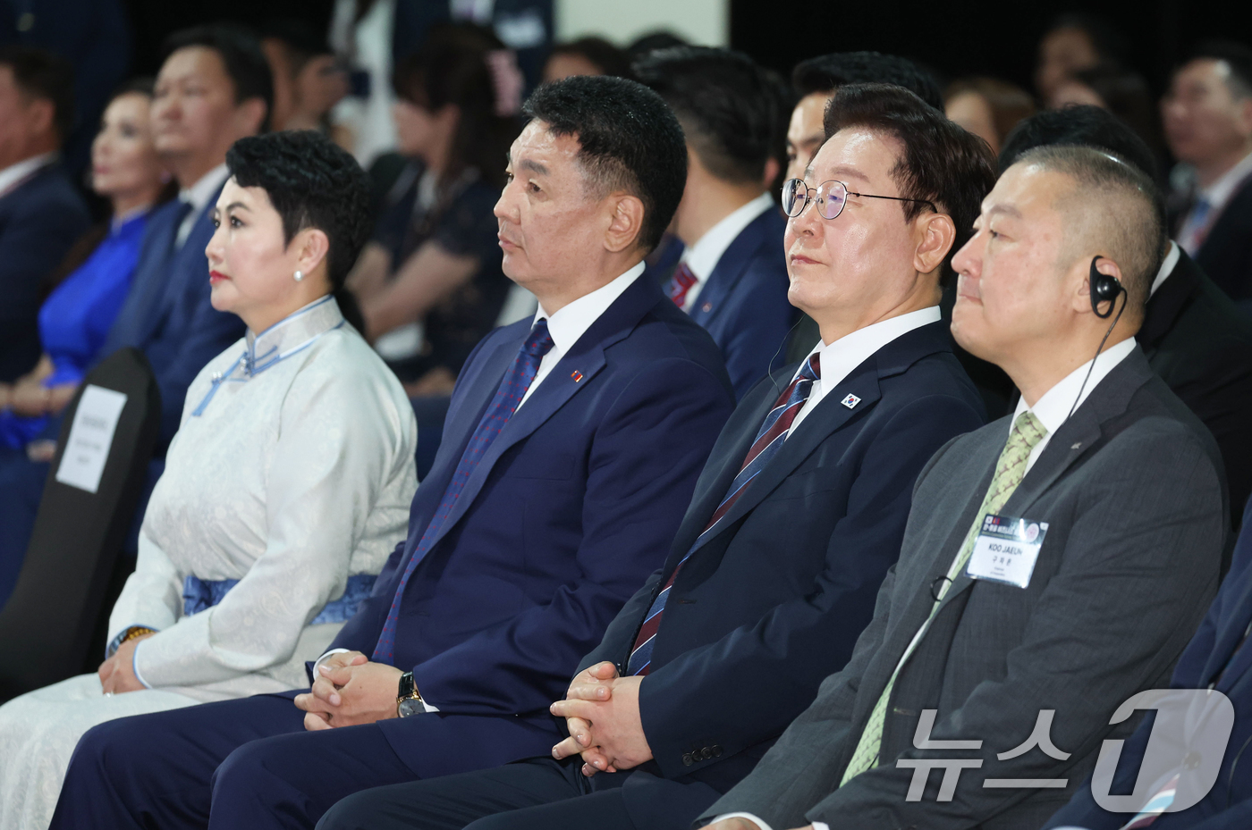 (울란바타르(몽골))=뉴스1) 이재명 기자 = 이재명 대통령과 오흐나 후렐수흐 몽골 대통령이 9일(현지시간) 울란바타르 한 호텔에서 열린 한-몽골 비즈니스 포럼에 참석해 있다. 2 …