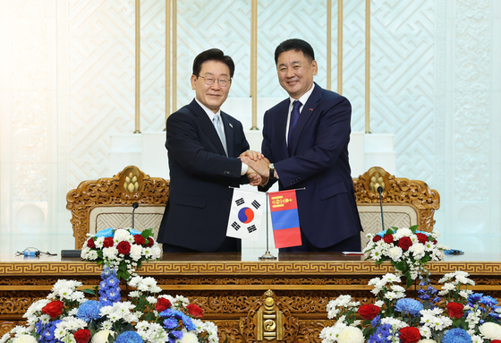 손 맞잡은 한-몽골 정상