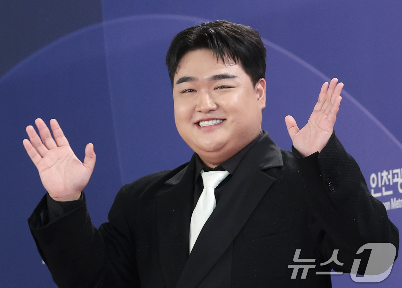 (인천=뉴스1) 권현진 기자 = 배우 김규원이 31일 인천 중구 파라다이스시티에서 열린 ‘제4회 청룡시리즈어워즈’에 레드카펫 행사에 참석해 포즈를 취하고 있다. 2026.8.1/뉴 …