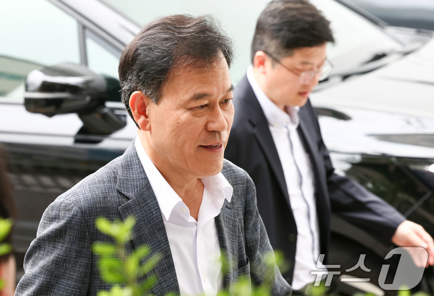 (과천=뉴스1) 최지환 기자 = 직권남용권리행사방해 혐의를 받는 윤한홍 국민의힘 의원이 1일 경기 과천시 2차 종합특검 사무실에 피의자 신분으로 출석하고 있다.윤석열 정부 청와대 …
