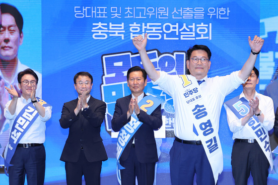 충북 당원들에게 인사하는 송영길