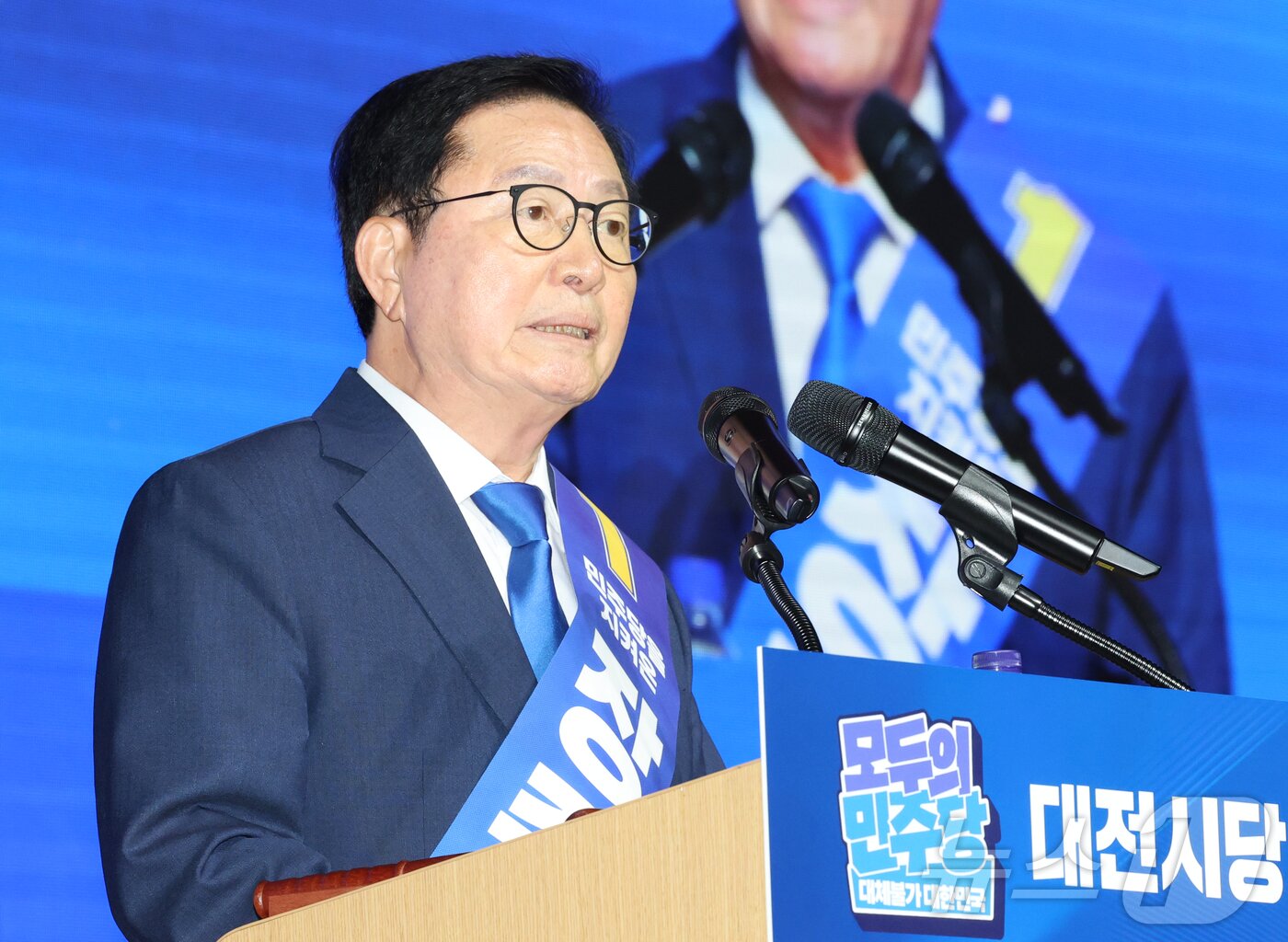 본문 이미지 - 1일 대전 유성구 대전컨벤션센터에서 열린 더불어민주당 대전시당 정기당원대회에서 장종태 대전시당위원장 이 수락연설을  하고 있다. ⓒ 뉴스1 김기태 기자