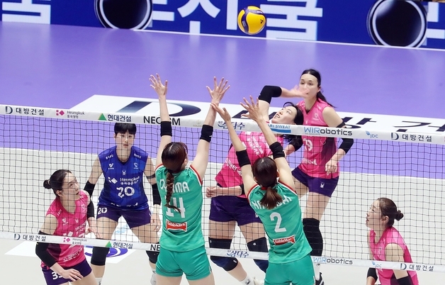 흥국생명, 슈퍼매치 첫 경기서 오사카에 0-3 완패