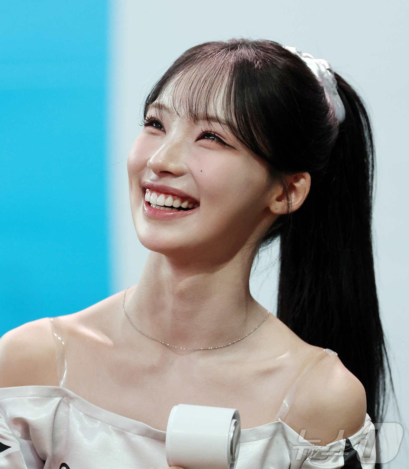 (서울=뉴스1) 김진환 기자 = 걸그룹 리센느의 원이가 9일 오후 서울 마포구 서울월드컵경기장에서 열린 쿠팡플레이 시리즈 아틀레티코 마드리드와 맨체스터 시티의 경기 프리뷰쇼를 마친 …