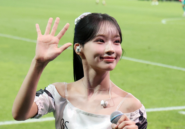 리센느 원이, 귀엽게 손인사