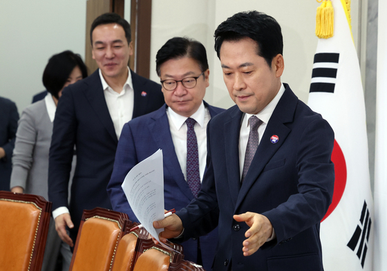 野, 황희 '폐버스 하우스' 맹공…"민주당사부터 폐버스로 옮겨라"