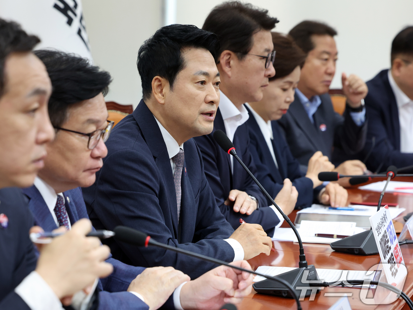 (서울=뉴스1) 황기선 기자 = 장동혁 국민의힘 대표가 10일 오전 서울 여의도 국회에서 열린 최고위원회의에서 모두발언을 하고 있다. 2026.8.10/뉴스1