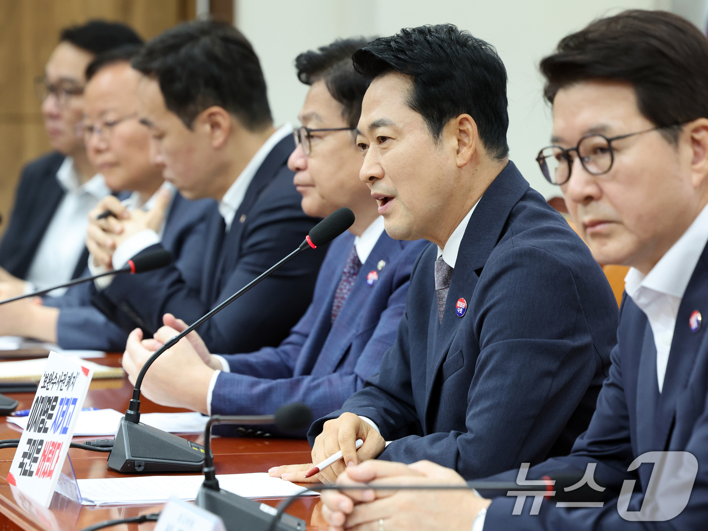 (서울=뉴스1) 황기선 기자 = 장동혁 국민의힘 대표가 10일 오전 서울 여의도 국회에서 열린 최고위원회의에서 모두발언을 하고 있다. 2026.8.10/뉴스1