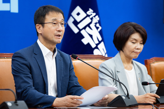 모두 발언하는 한병도 민주당 대표 직무대행