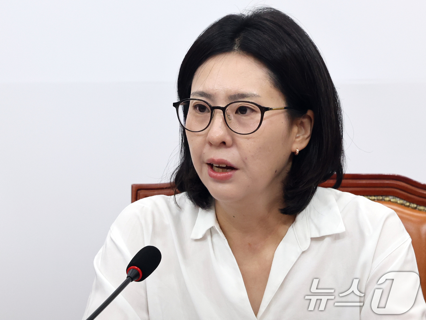 (서울=뉴스1) 황기선 기자 = 손은정 뉴홈 비상대책위원회 홍보국장이 10일 오전 서울 여의도 국회에서 열린 최고위원회의 전 발언을 하고 있다.  2026.8.10/뉴스1