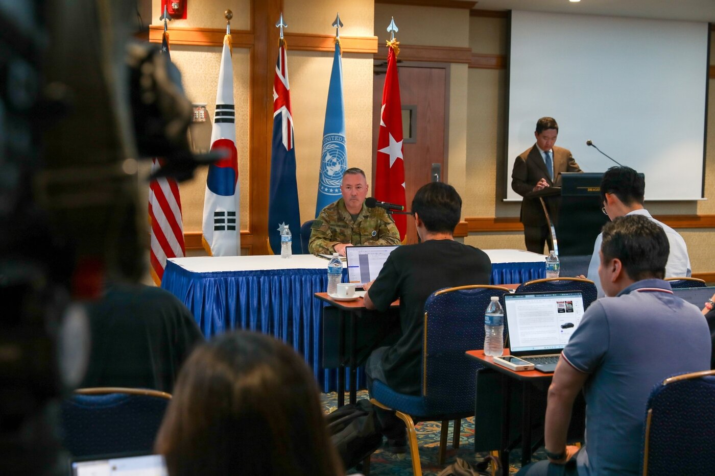 본문 이미지 - 스캇 윈터 유엔군사령부 부사령관이 6일 서울 용산구 드래곤힐로지(DHL) 호텔에서 기자간담회를 진행하고 있다.(유엔사 최건 상병 제공)