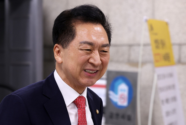 '로저비비에' 의혹 공판 출석하는 김기현 의원