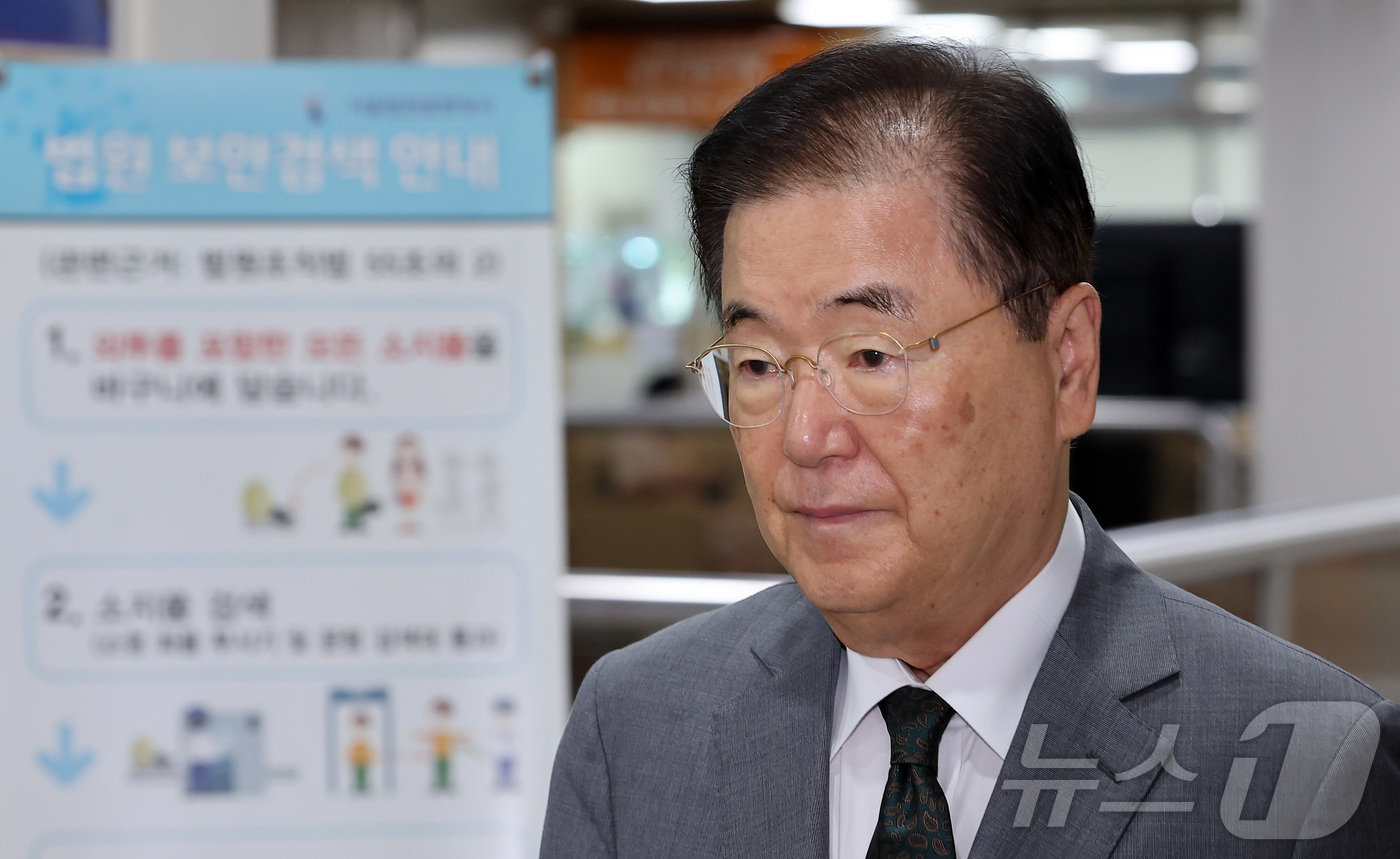 (서울=뉴스1) 김성진 기자 = 정의용 전 국가안보실장이 10일 서울 서초구 서울중앙지방법원에서 열린 '사드 군사비밀 누설 의혹' 관련 15차 공판에 출석하고 있다.  2026.8 …
