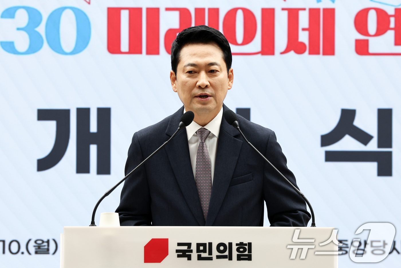 (서울=뉴스1) 최지환 기자 = 장동혁 국민의힘 대표가 10일 오전 서울 영등포구 국민의힘 중앙당사에서 열린 국민의힘 여성, 청년 당원교육 '2030 미래 의제 연구소' 개회식에서 …