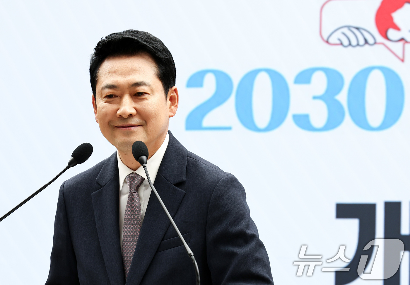 (서울=뉴스1) 최지환 기자 = 장동혁 국민의힘 대표가 10일 오전 서울 영등포구 국민의힘 중앙당사에서 열린 국민의힘 여성, 청년 당원교육 '2030 미래 의제 연구소' 개회식에서 …