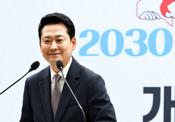 미소 짓는 장동혁 대표
