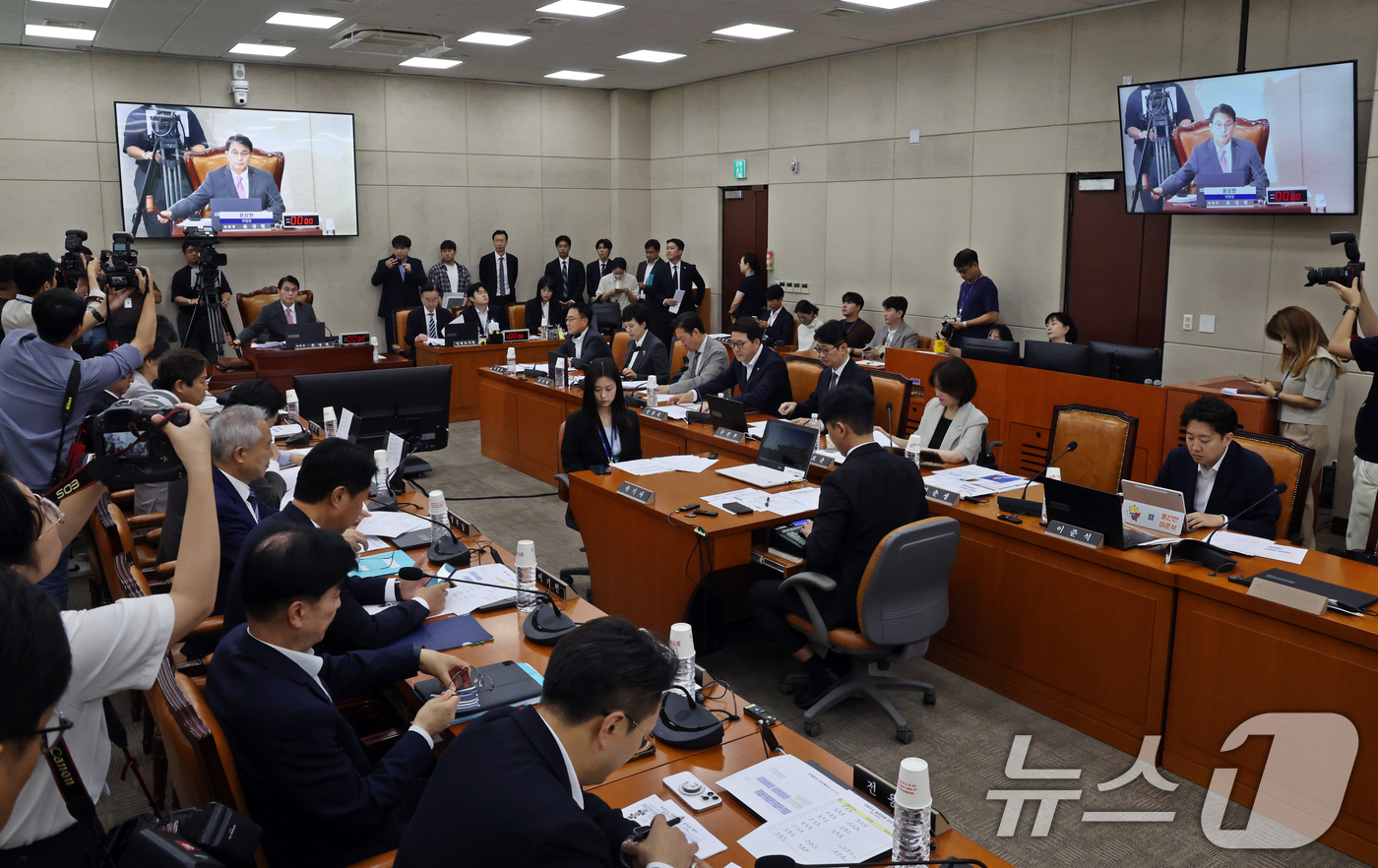 (서울=뉴스1) 황기선 기자 = 윤상현 국조특위 위원장이 10일 오전 서울 여의도 국회에서 열린 제9회 전국동시 지방선거 투표용지 부족사태 등 국민참정권 침해 진상규명 및 선거관리 …